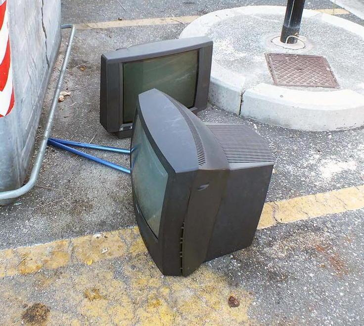 E i televisori rotti non finiscono mai 