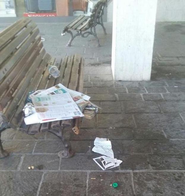 Bivacchi notturni e sporco in via Roma, i commercianti chiedono interventi