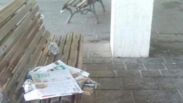 Bivacchi notturni e sporco in via Roma, i commercianti chiedono interventi