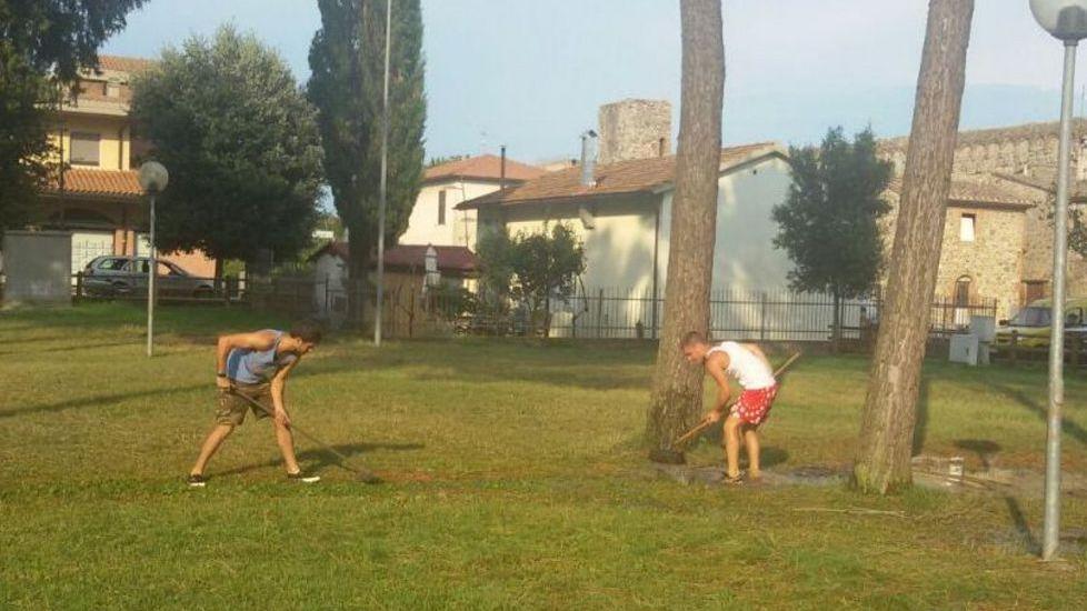 Nubifragio di due ore Fulmini, incendi e doppio incidente