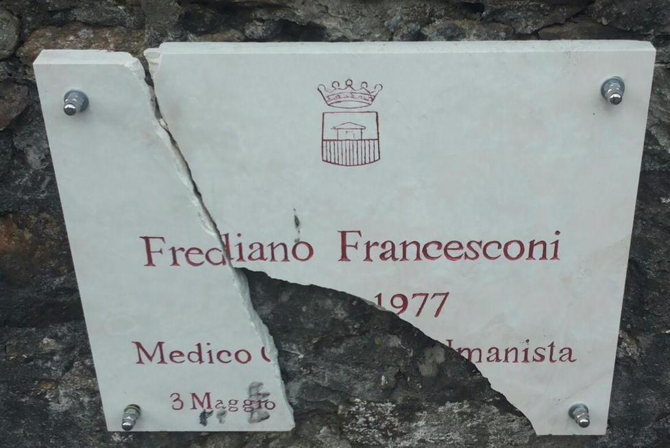 Rotta dai vandali la targa in memoria di Francesconi