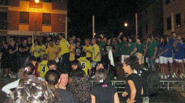 Grande sfida nello stile dei famosi “Giochi senza frontiere”