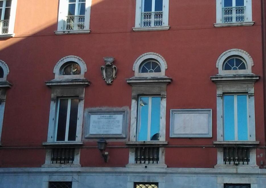Quattordici mega poster vestono i palazzi storici