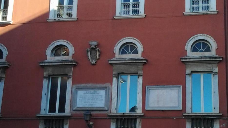 Quattordici mega poster vestono i palazzi storici