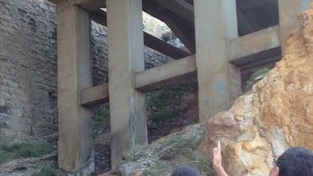 Interdetti 150 metri quadri sotto al ponte di Calafuria