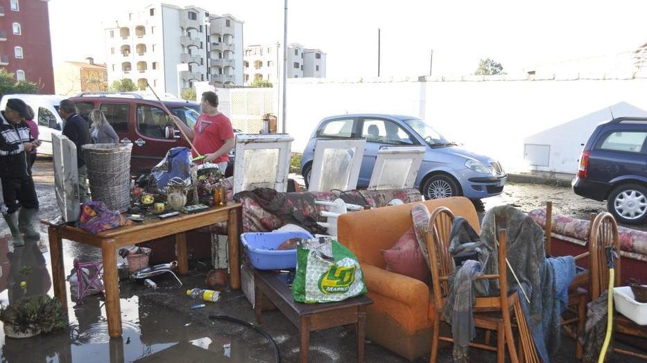 Dono dello Yacht club alla Caritas