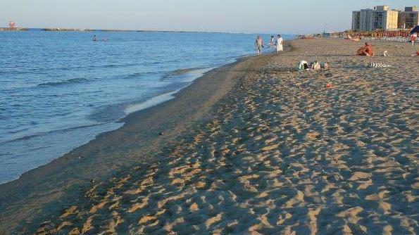 Muore in mare stroncato da un malore