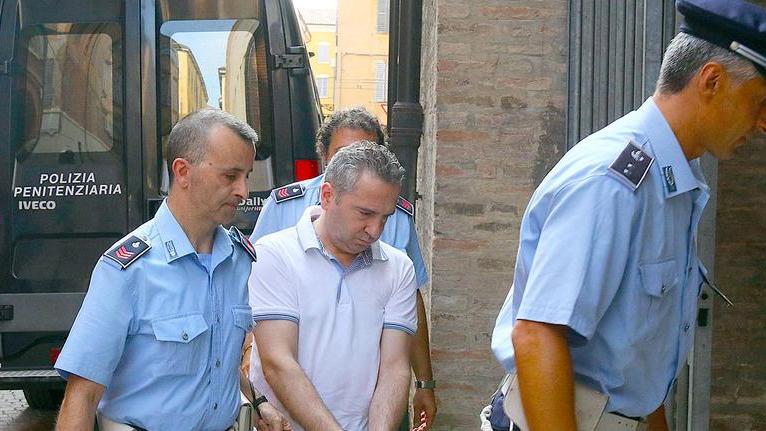 All’assassino “solo” 12 anni Tanta rabbia in tribunale