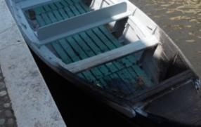 È stato un pensionato a bruciare le barche 