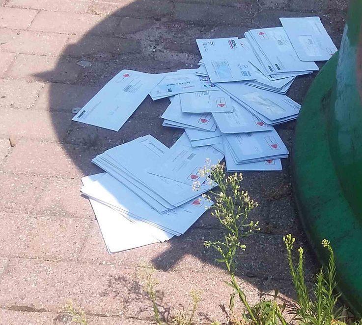 La corrispondenza nel pattume 
