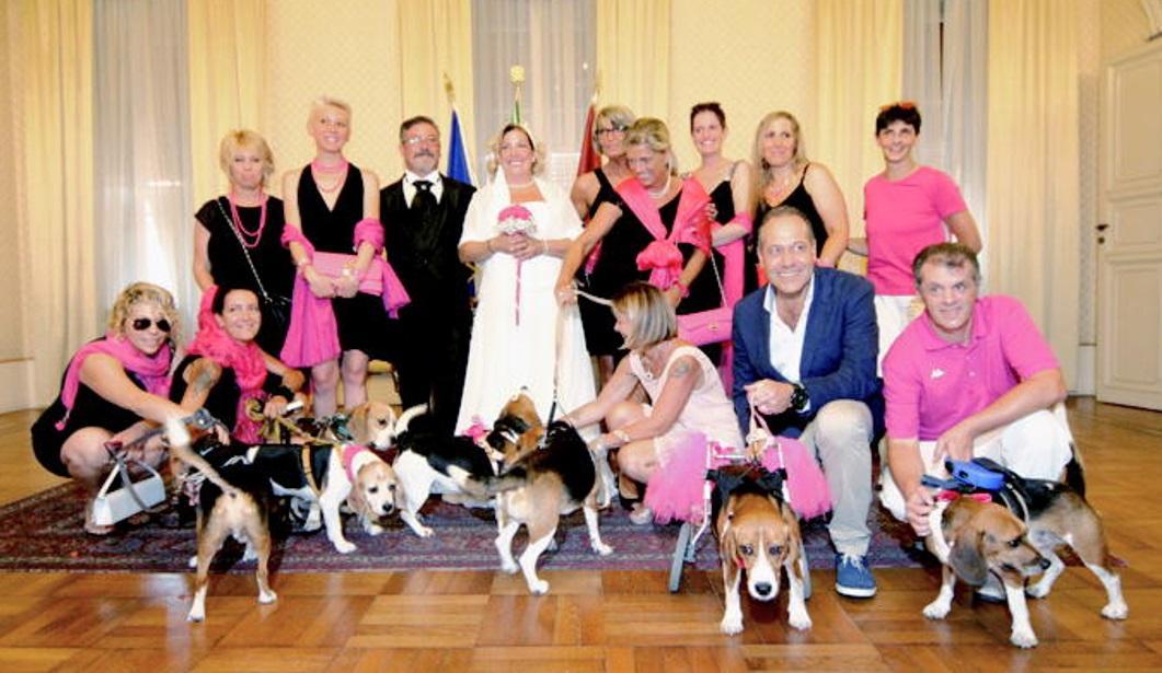 Il matrimonio di Stefania e Massimiliano in Comune a Livorno insieme ai beagle (Marzi Pentafoto)