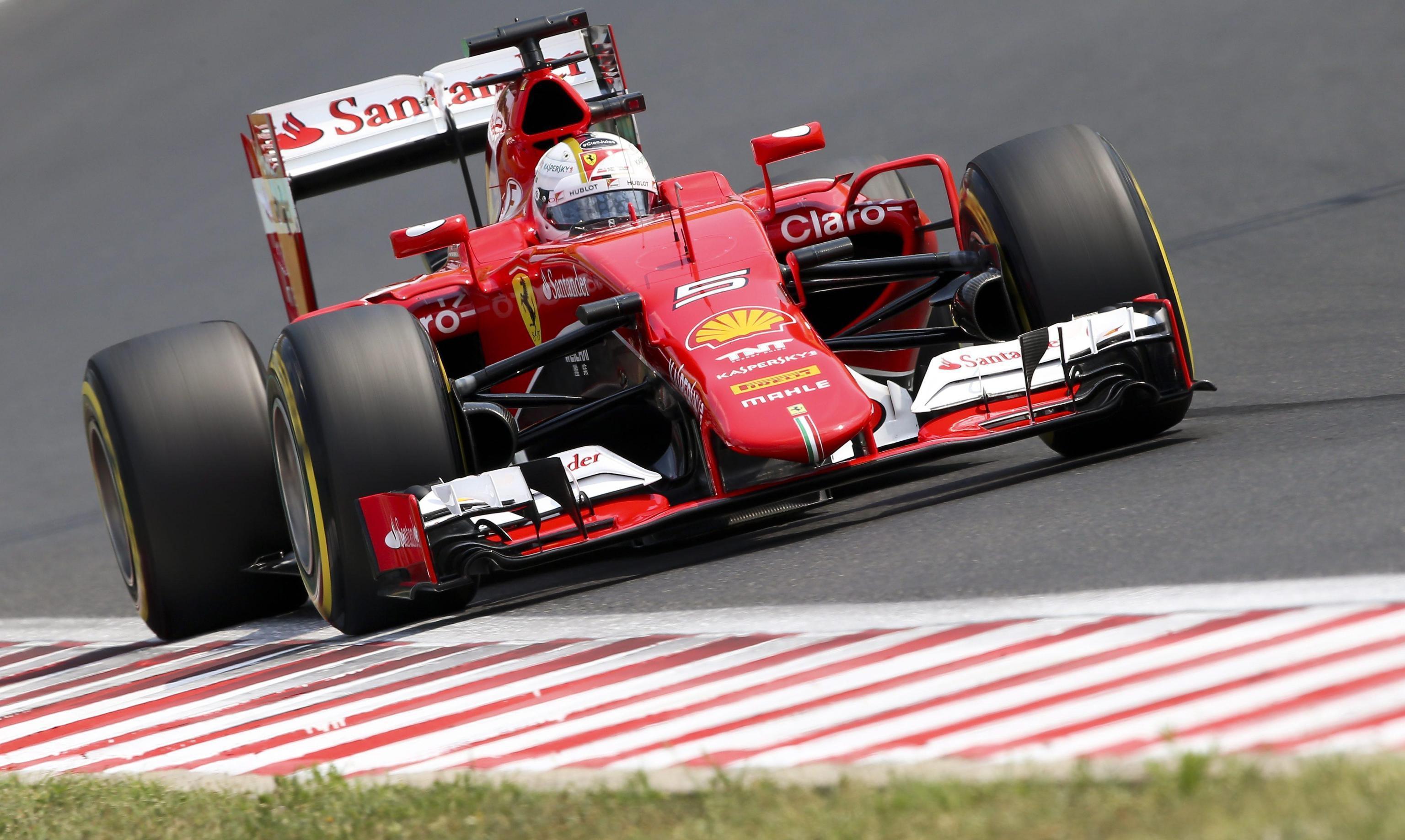 Vettel e Raikkonen al comando del Gp d'Ungheria nei primi giri dopo una partenza incredibile