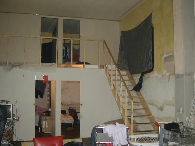 Un dormitorio abusivo in una confezione cinese (archivio)