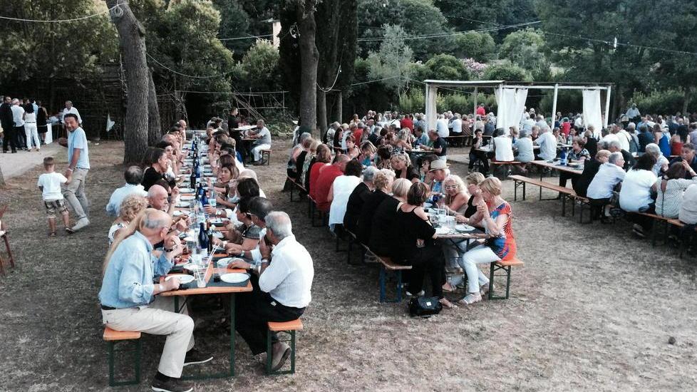 In centinaia per la festa di Riccardo Fogli