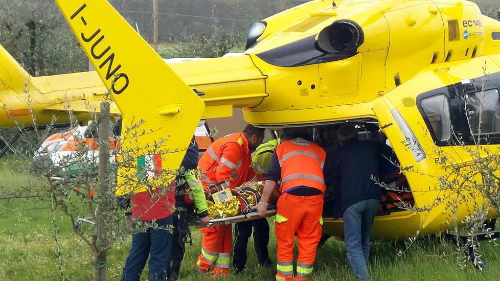 Gravissima una casalinga nello scontro tra due auto