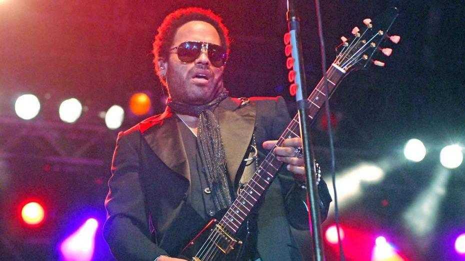 Il palco di piazza Grande tutto per Lenny Kravitz