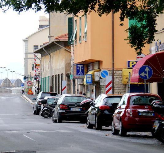 In via delle Cateratte rifanno l’asfalto ma scoppia la protesta 