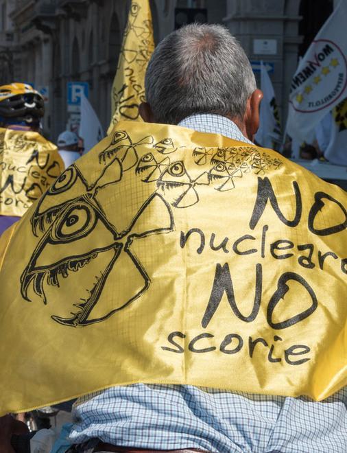 No alle scorie, sit-in nei porti 