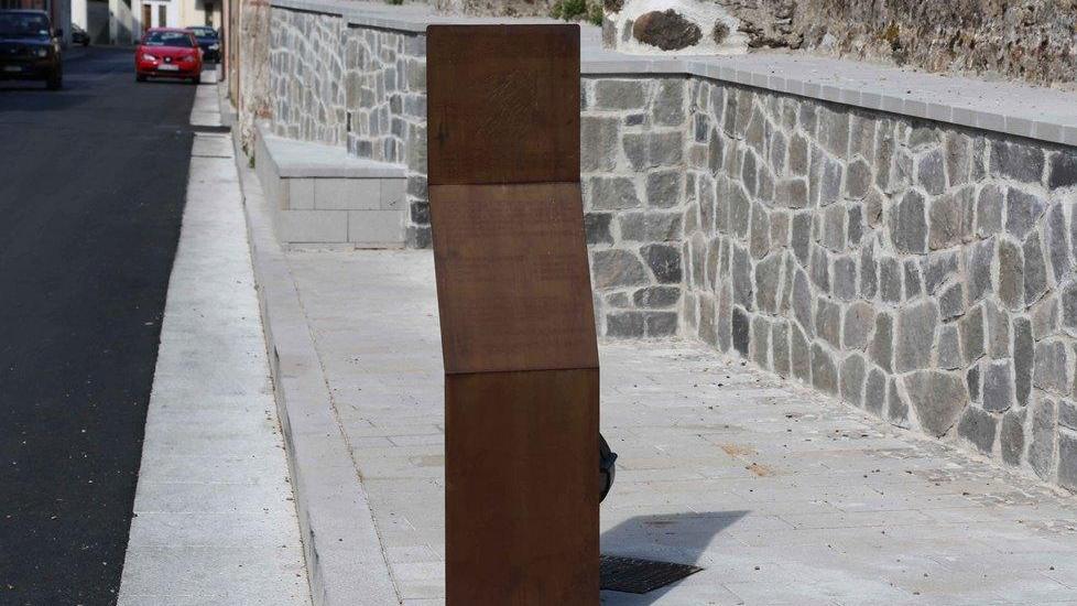 Scritte illeggibili vicino alle chiese