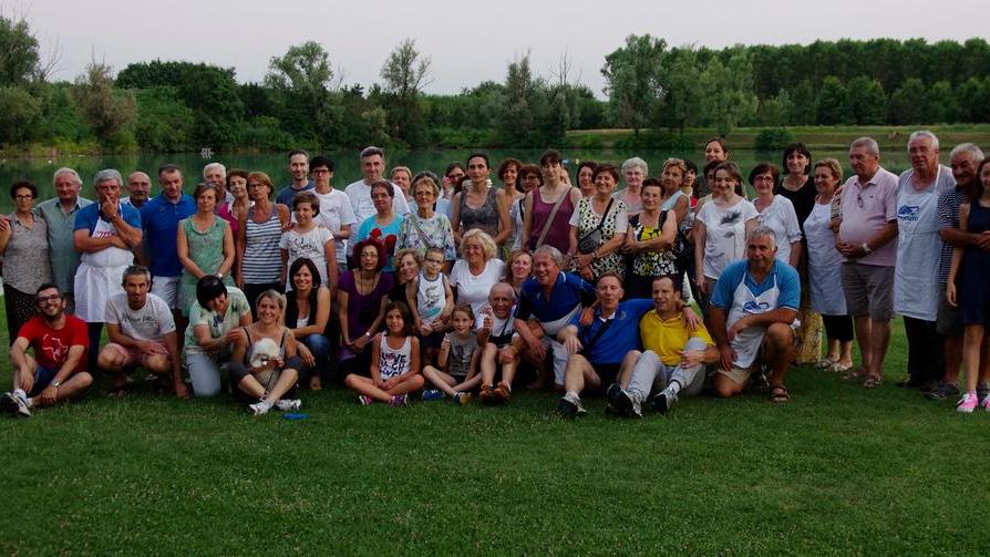 Gruppo di cammino con 100 partecipanti all’attività motoria