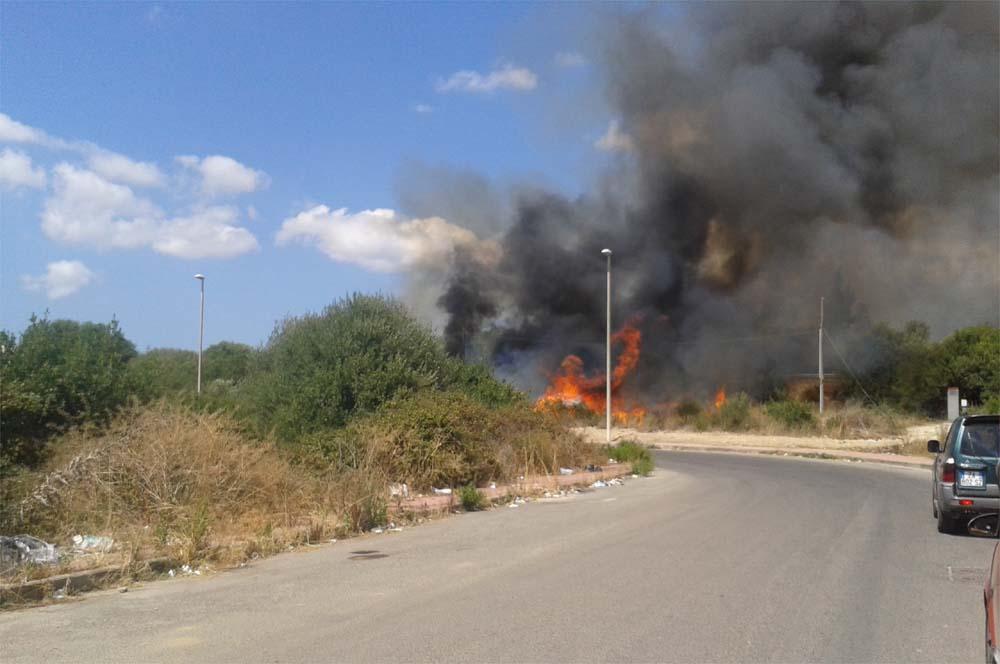 Sassari, grosso incendio a Predda Niedda