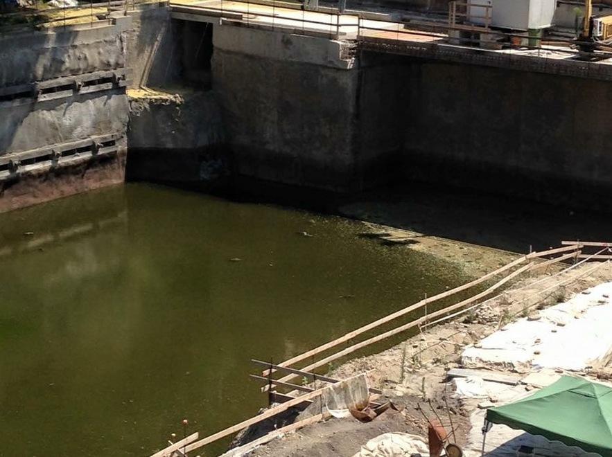 Torna l’acqua nel buco di Park Vittoria 