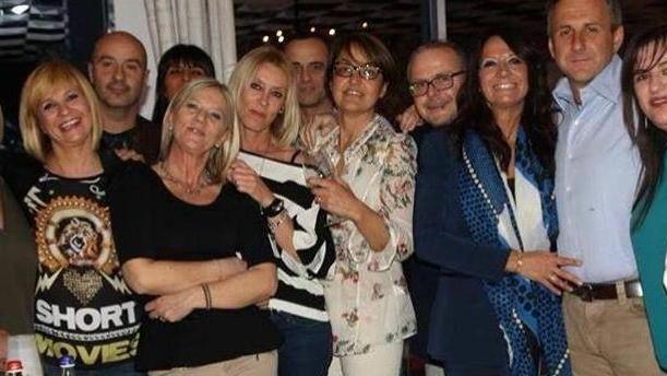 si ritrovano attraverso i social network: a cena quelli di piazza nova