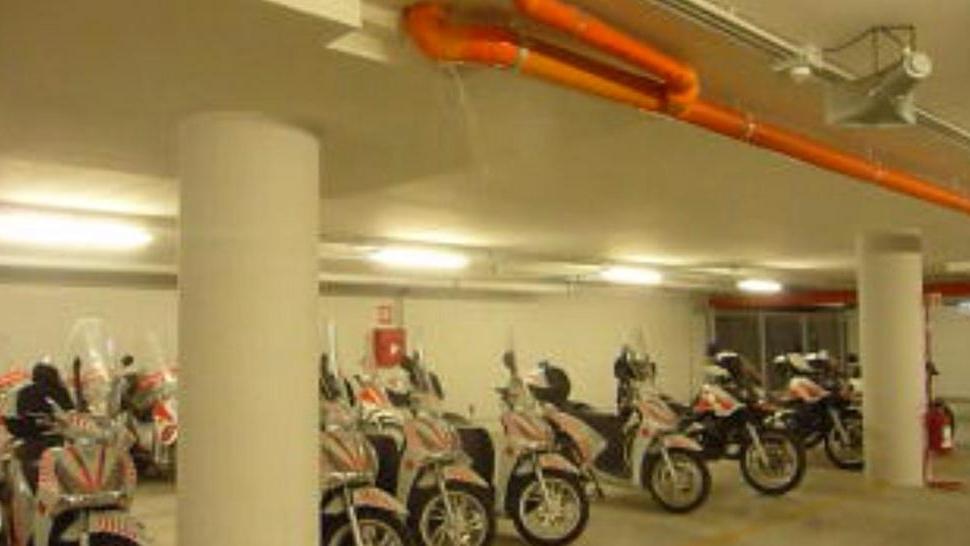 Tubo rotto alla Sesta Porta, acqua sugli scooter dei vigili