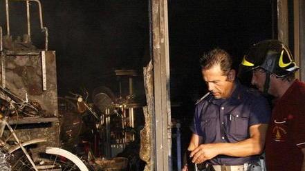 L’ombra del dolo sul rogo al negozio “Versilia bike”