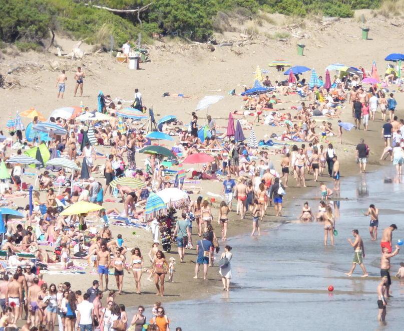 Tragedia in spiaggia, anziano muore a causa di un malore