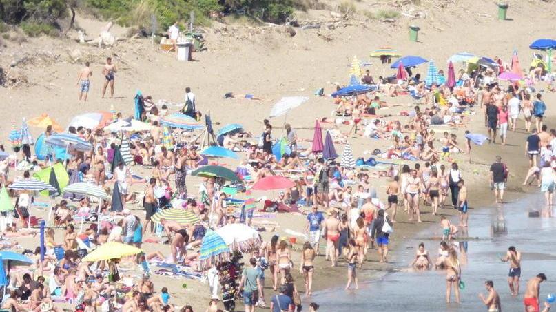 Tragedia in spiaggia, anziano muore a causa di un malore