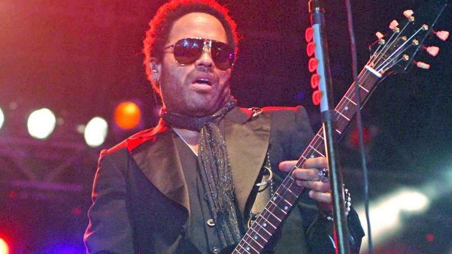 Ovazione in piazza Grande per lo show di Lenny Kravitz