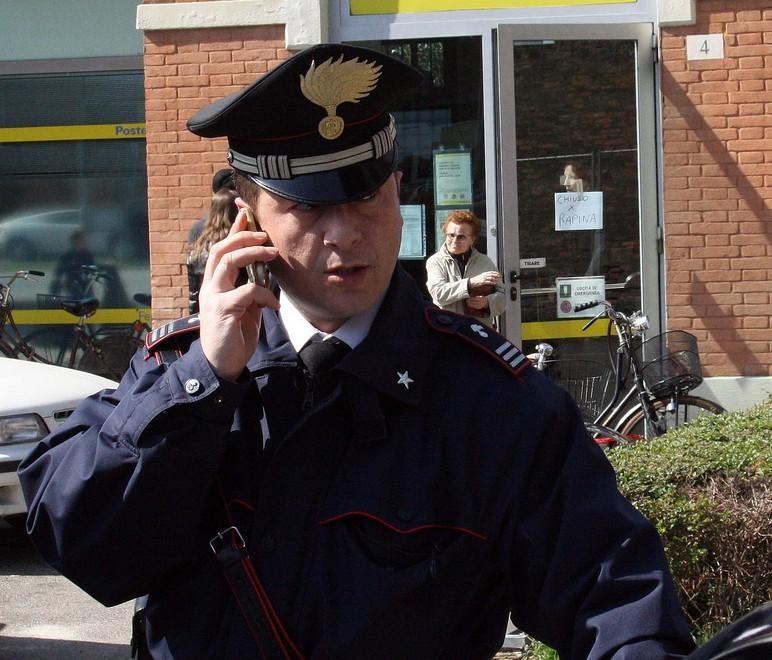 «Siamo i carabinieri, ci apra» Ma è soltanto una truffa