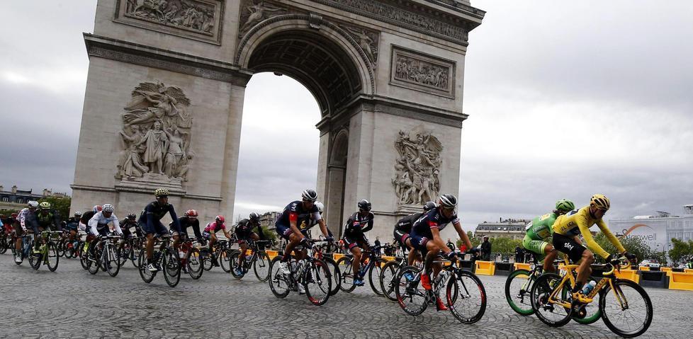 Froome vince il Tour de France dei sospetti 