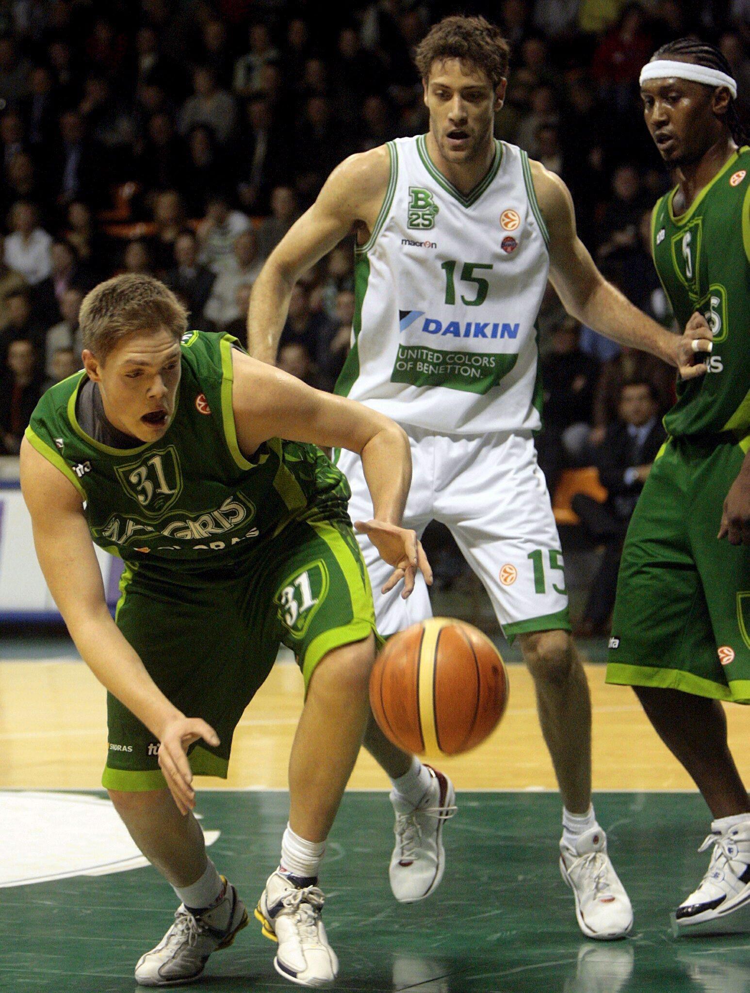 La Grissin Bon insegue Vladimir Stimac 