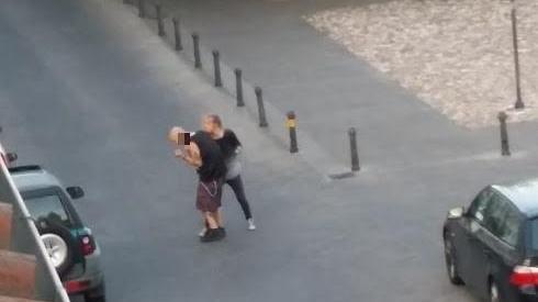 Il vandalo che ha danneggiato le auto