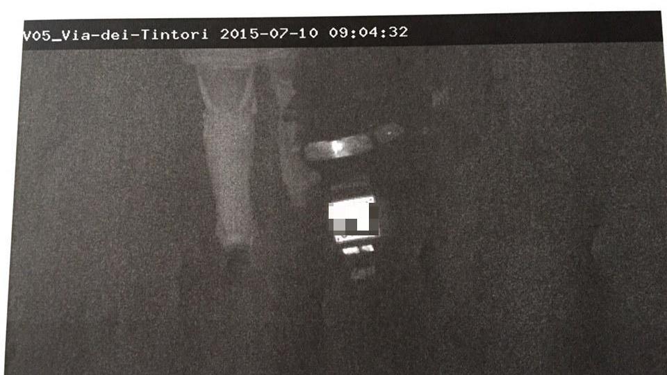 La foto scattata al varco di via Tintori e pubblicata su Facebook
