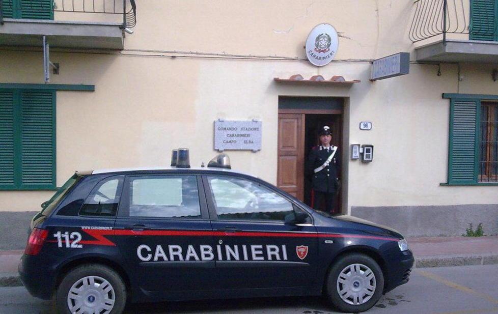 Denuncia la violenza, ma non è vero nulla 