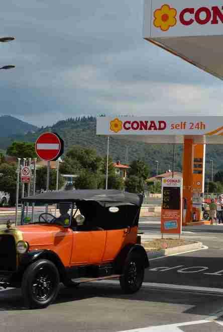 Conad, apre il distributore di benzina