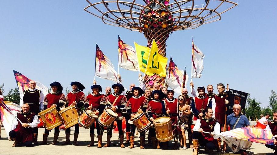 Sbandieratori applauditi all’Expo