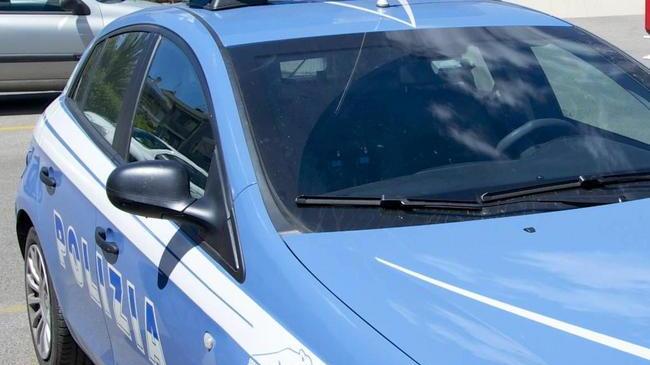 Evade dai domiciliari, sorpresa dentro la cabina telefonica