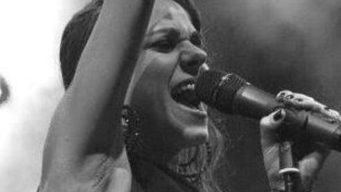 Giulia Mutti in Lombardia apre il concerto della Pfm
