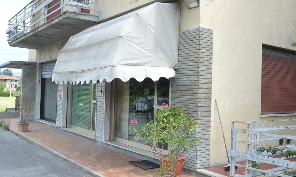 Rubano in un negozio di Carraia 