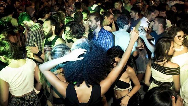 “Troppo caos”: stop alle feste in spiaggia