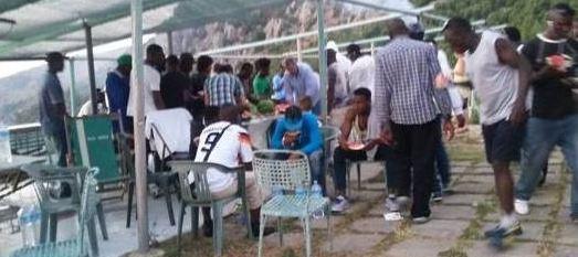 Il parroco ospita la festa di chiusura del Ramadan