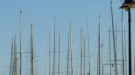 La Caletta, allarme per un disperso. Ma dormiva in barca
