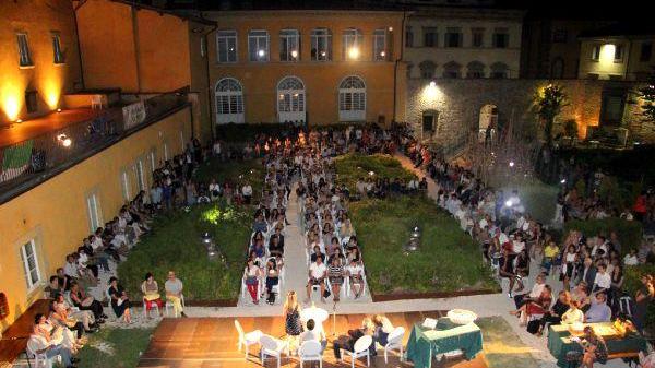 La festa dei maturandi al giardino Buonamici (foto Batavia)