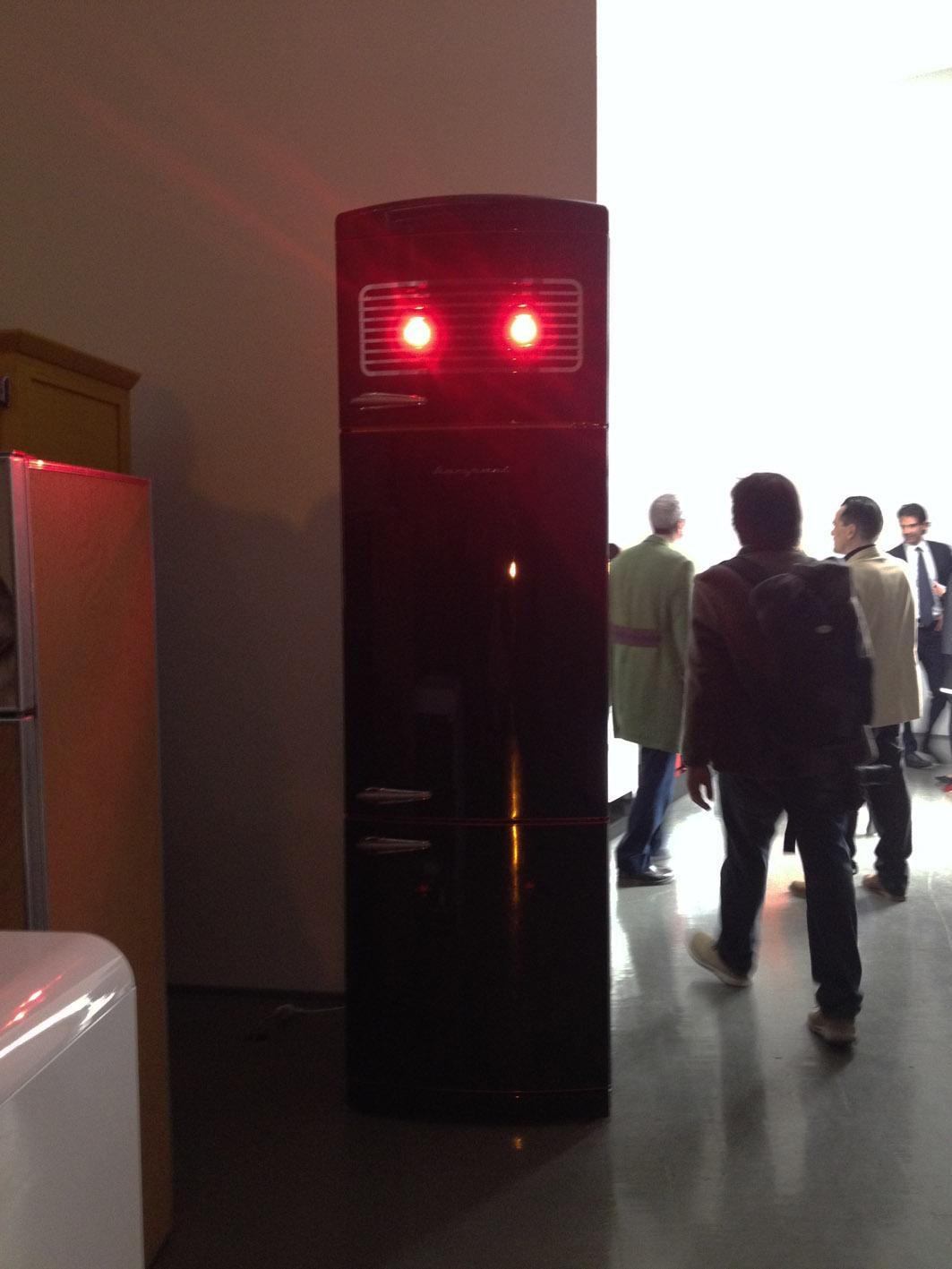 Il frigo-robot in esposizione