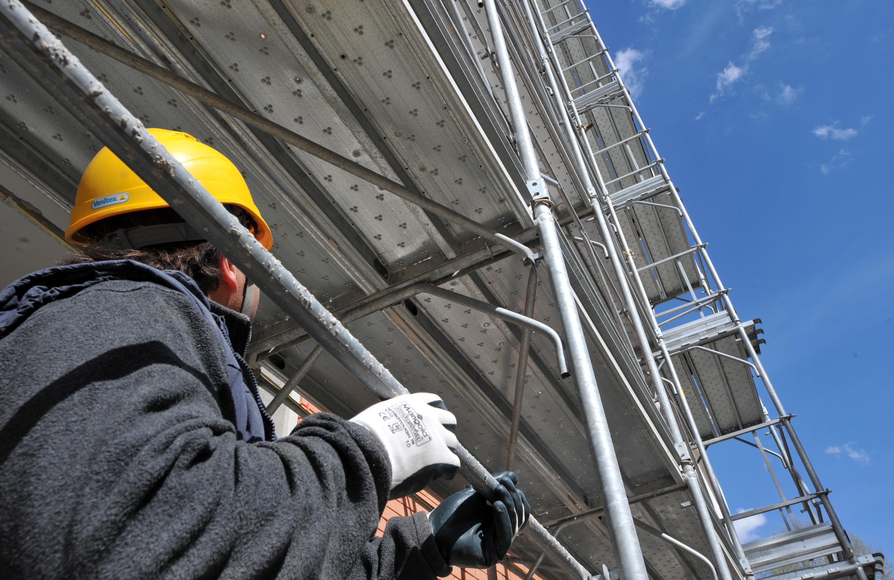 Un cantiere edile (archivio)
