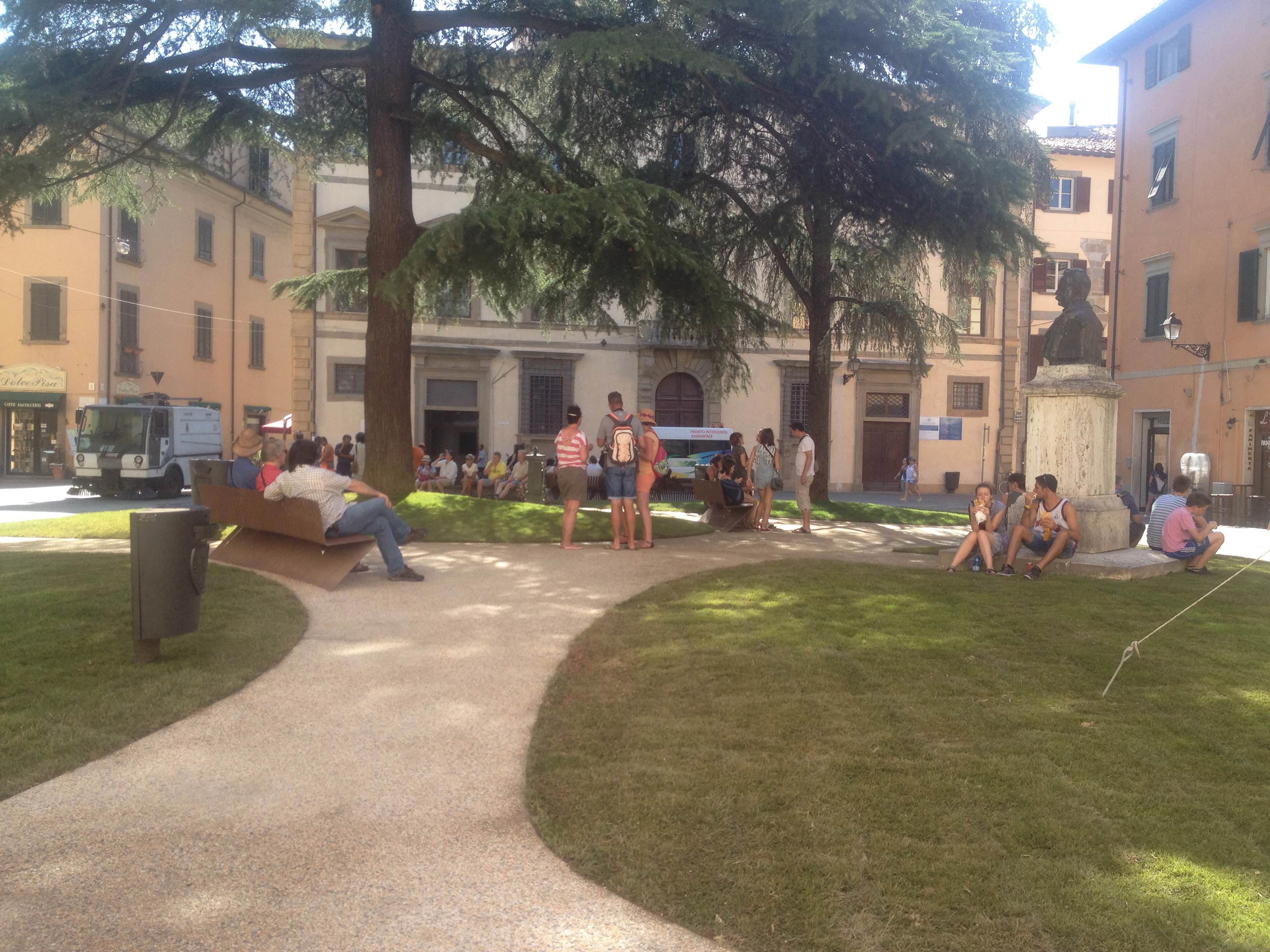La rinnovata piazza Cavallotti